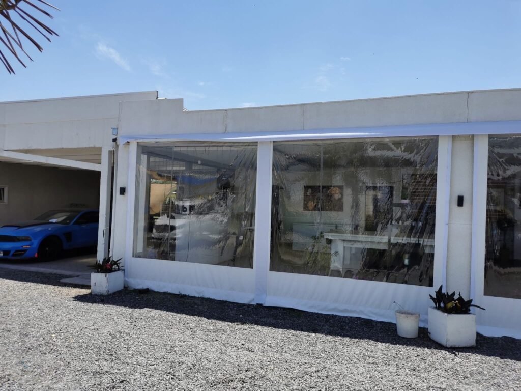 Cierre panorámico transparente en vivienda